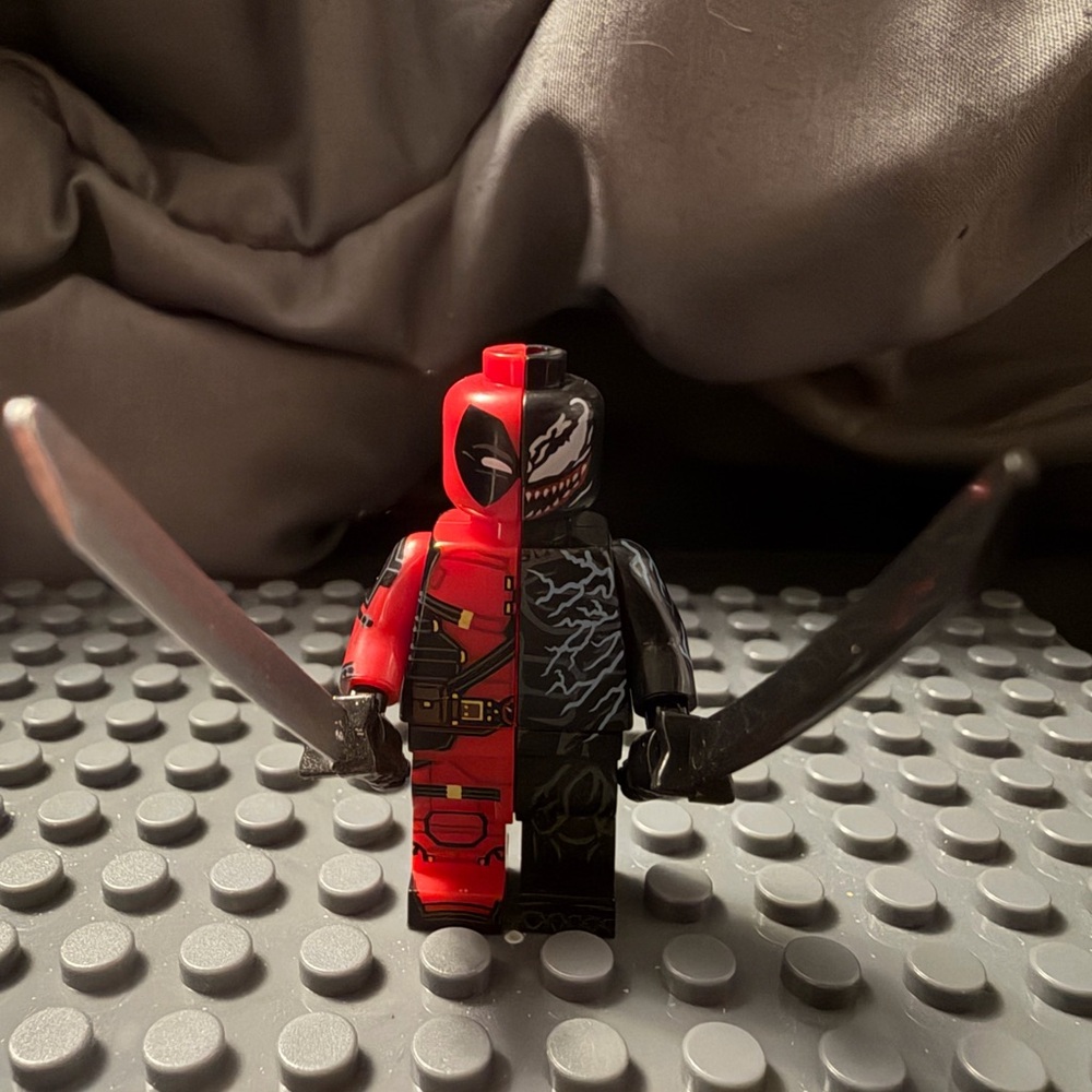 Deadpool / Venom Split Character Minifigure